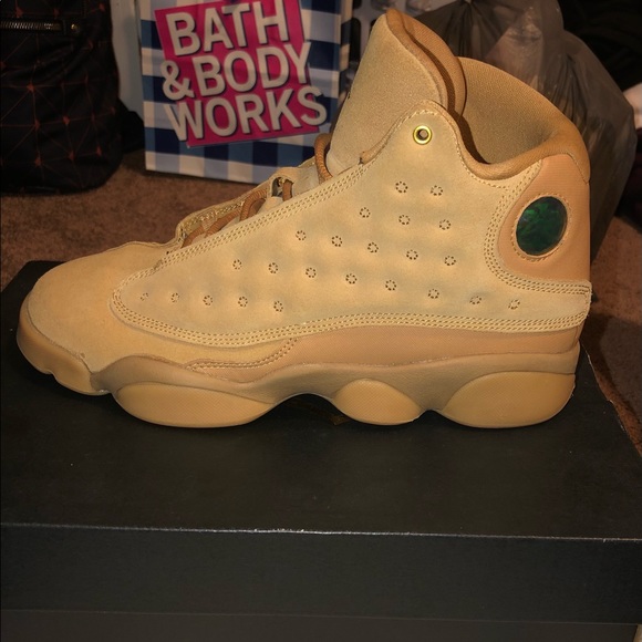 Air Jordan retro 13s - Picture 1 of 2